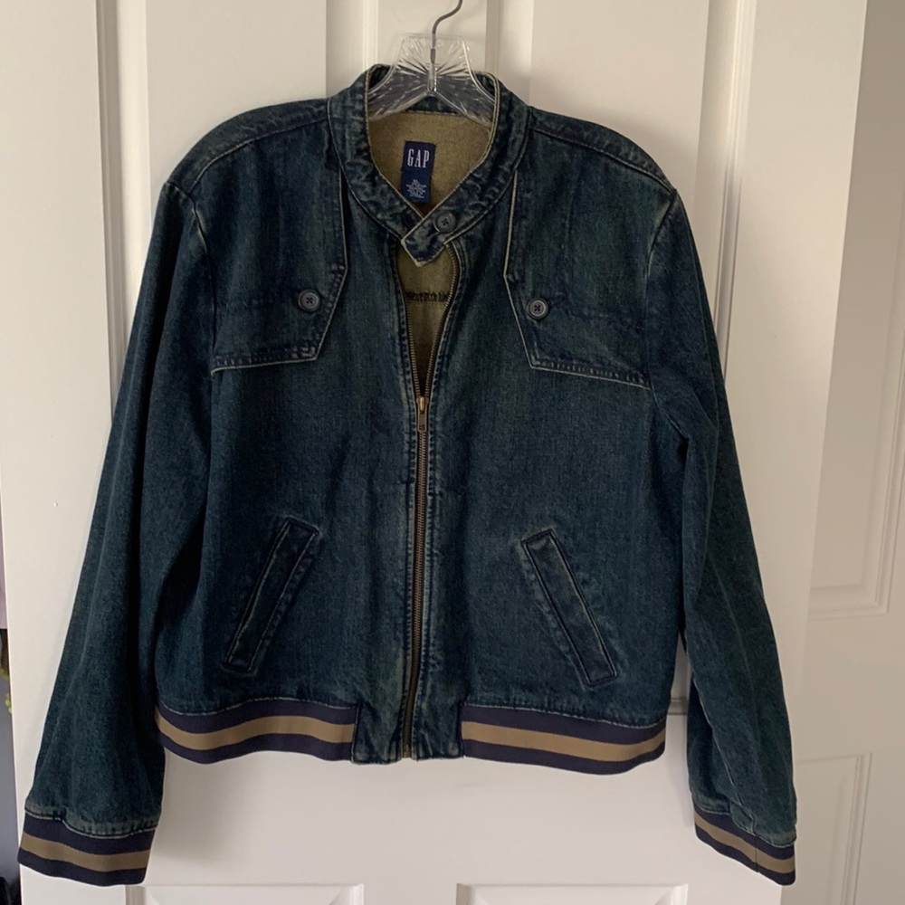 Gap Jean jacket. Size XL. Tab collar.